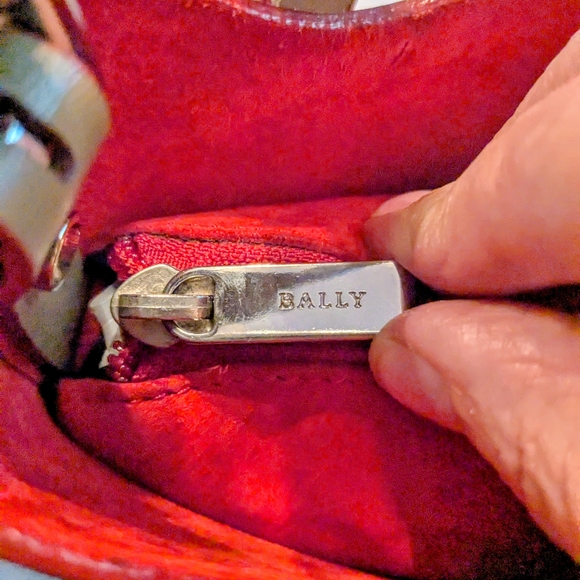 Bally Ombre Mini Bucket Bag with Red Removable Zip Up Lining and Silver Hardware - Picture 5 of 10